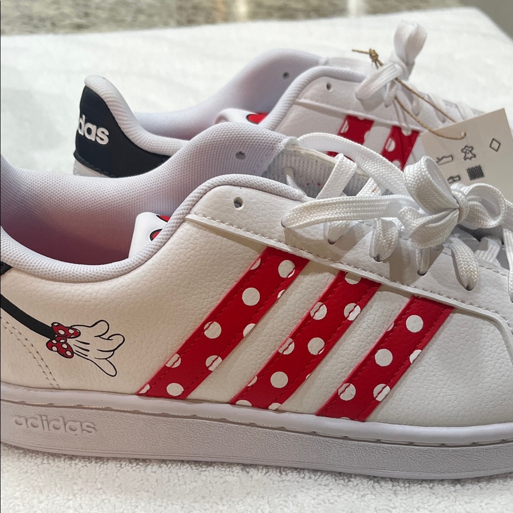 Adidas women’s Minnie Disney Shoes - Picture 7 of 9